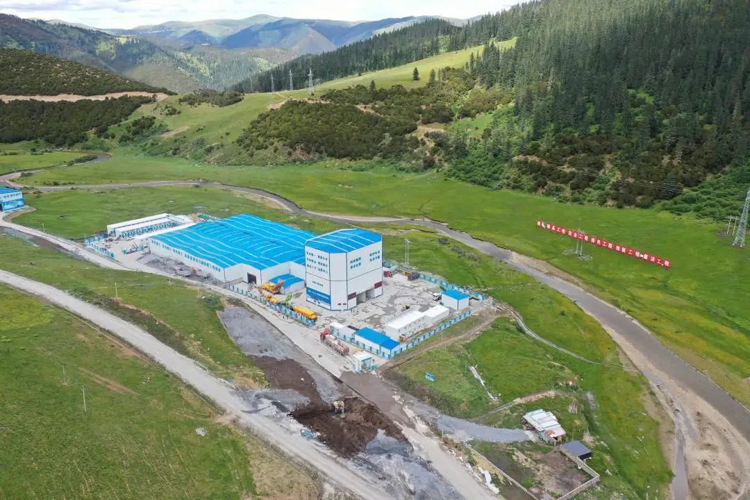 “站”立高原!徐工攪拌站助力川藏線建設(shè)!