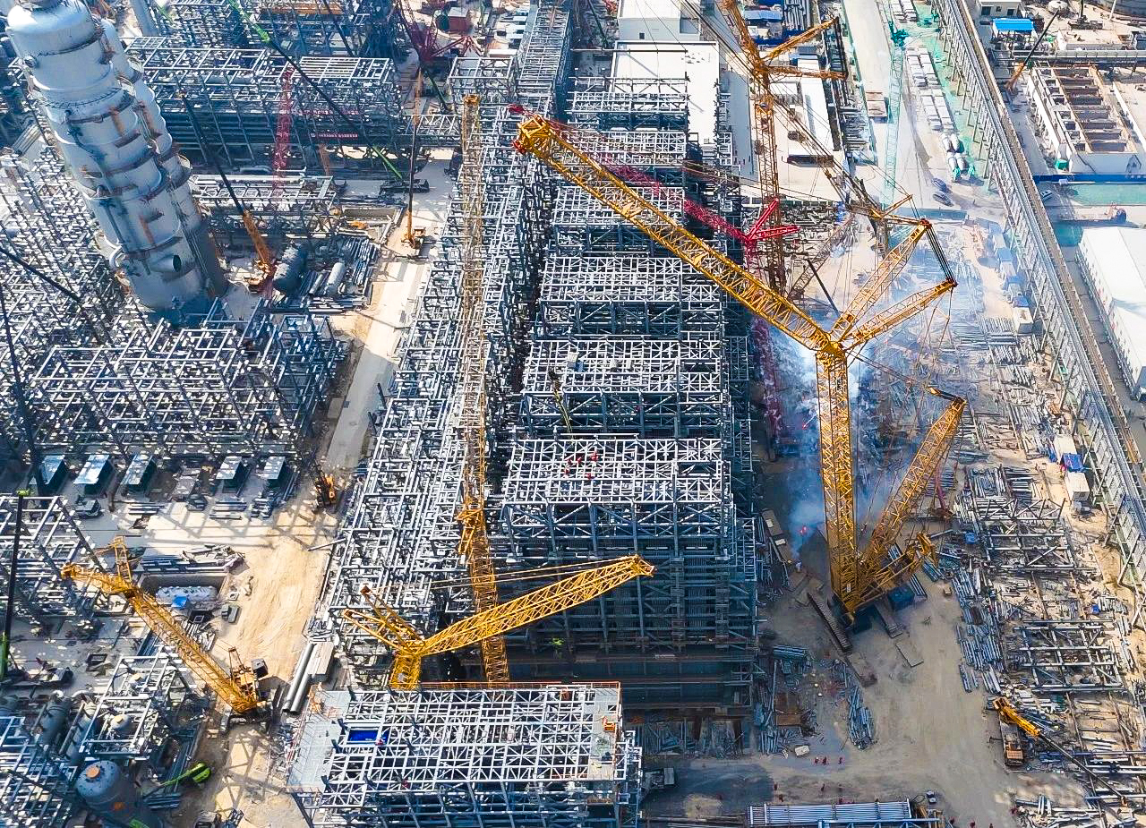 總重9000噸！XGC12000助力大型石化乙烯項(xiàng)目對(duì)流段模塊吊裝