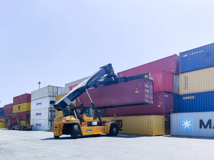 性能優越！徐工正面吊助力海鐵聯運發展