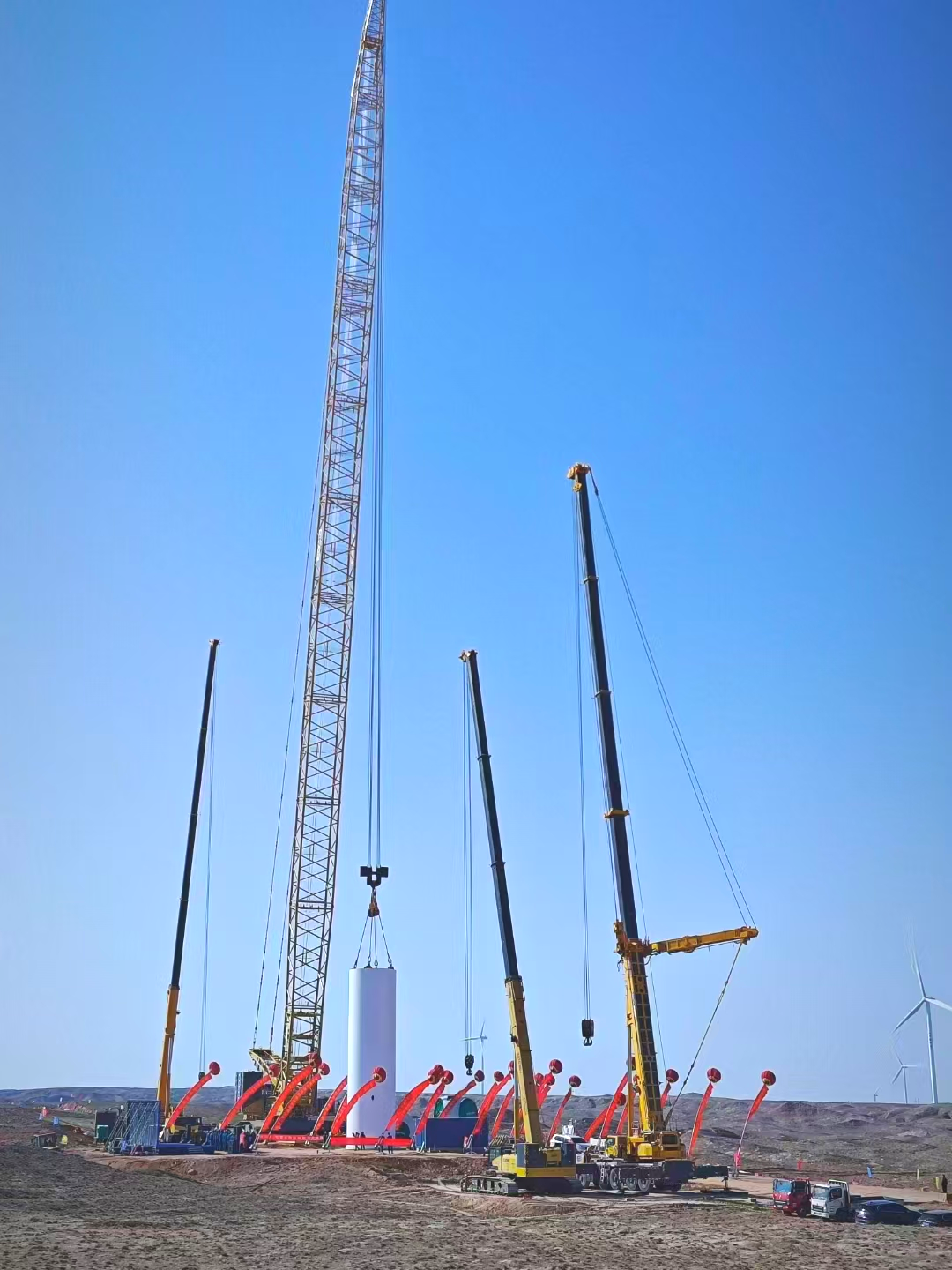 “舉重若輕”零偏差！徐工履帶起重機(jī)上演“施工大片”