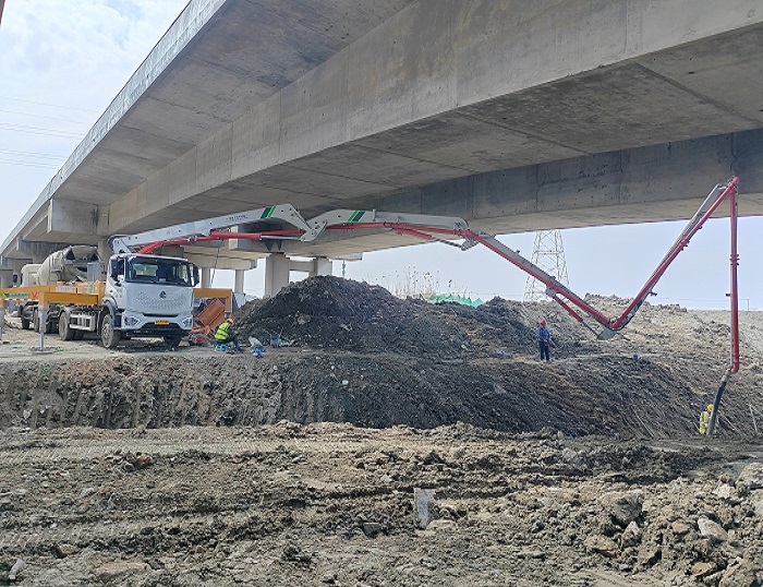 輕靈穩(wěn)省！徐工33米泵車領(lǐng)航新城鎮(zhèn)基建