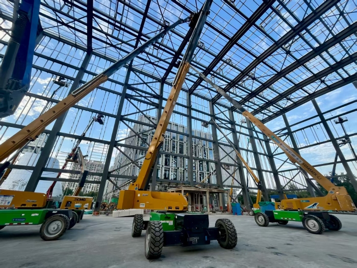 助力“中國智造”！徐工8臺高米數(shù)電動(dòng)直臂高空作業(yè)平臺會(huì)戰(zhàn)北京火箭大街