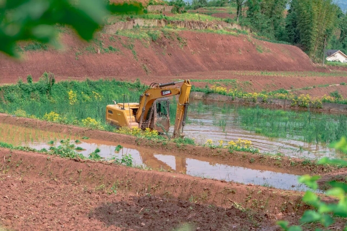建設(shè)“巴渝糧倉”，徐工挖機(jī)我在行（háng）！