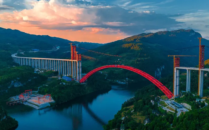 1834米，震撼合龍！ 徐工塔機(jī)助力中國(guó)再造世界級(jí)基建