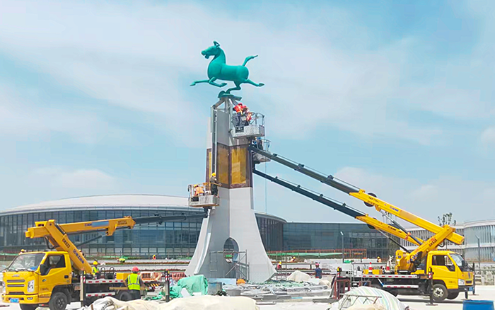 西北樞紐迎高峰！ 蘭州中川機場高空建設(shè)“顏值功臣”是徐工