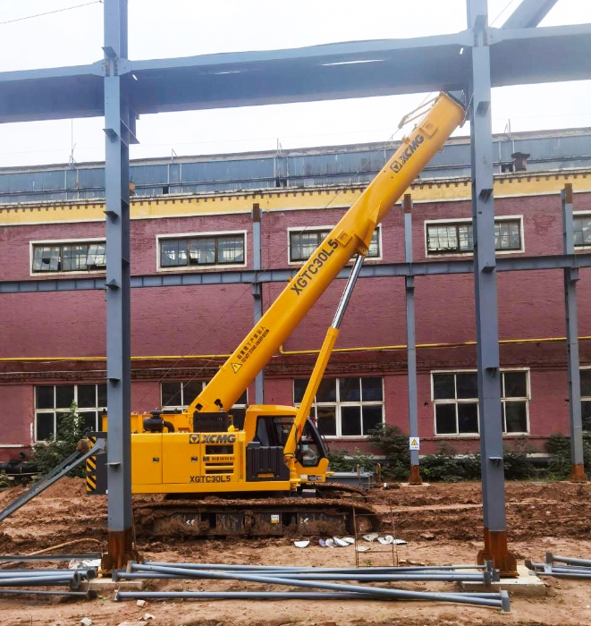 擎臂破泥濘，穩(wěn)力定乾坤！XGTC30L5攻堅泥沼鋼結(jié)構(gòu)吊裝