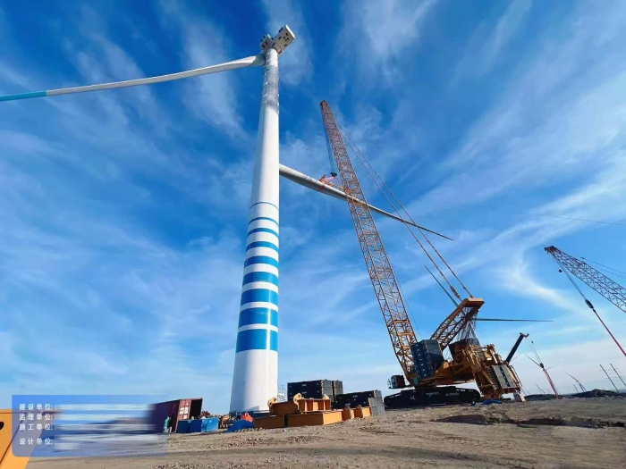 大國重器顯擔當——XLC18000M征戰(zhàn)戈壁灘，125米高空精準托起10兆瓦風電巨擘！