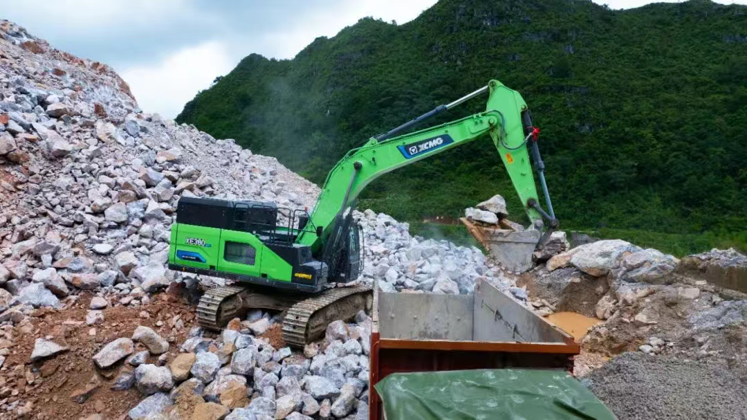 廣西“石料大戶”親測：徐工XE380EV電挖，年省六七成！