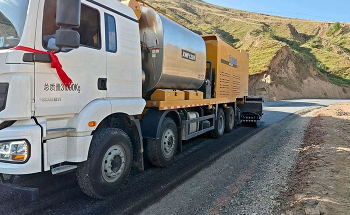 聚焦公路長壽之道，徐工纖維同步封層車護航陜西交通新征程