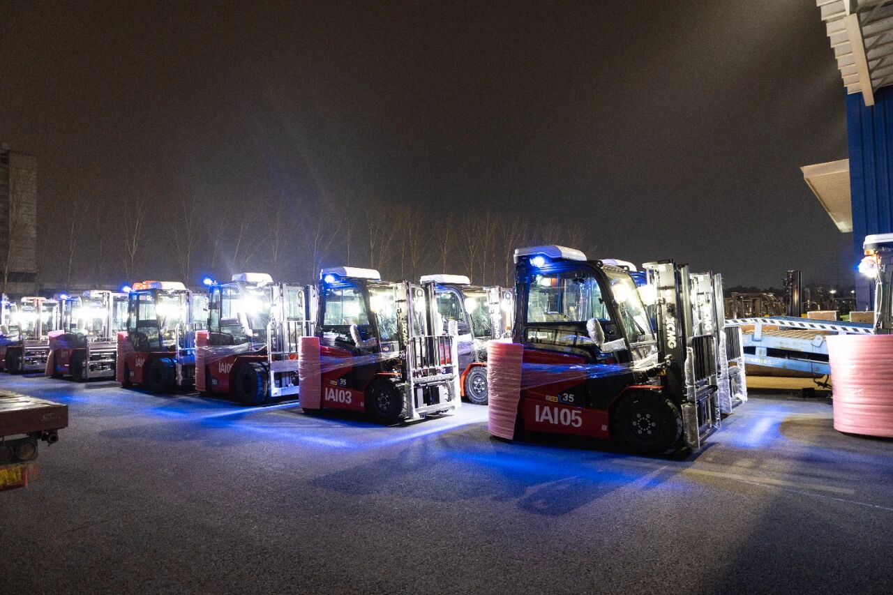 徐工高端定制叉車(chē)，場(chǎng)景化方案精準(zhǔn)適配印尼