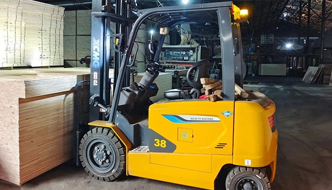 “鯤鵬展翅，板材搬運(yùn)無(wú)壓力！”