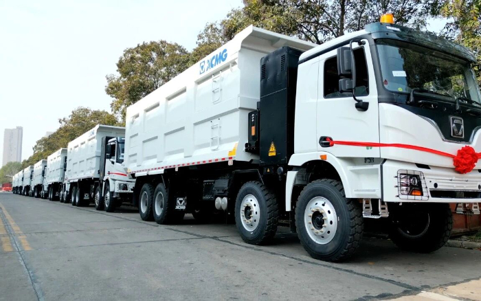 徐工純電動自卸車列隊出海，助力當?shù)孛禾窟\輸綠色轉(zhuǎn)型