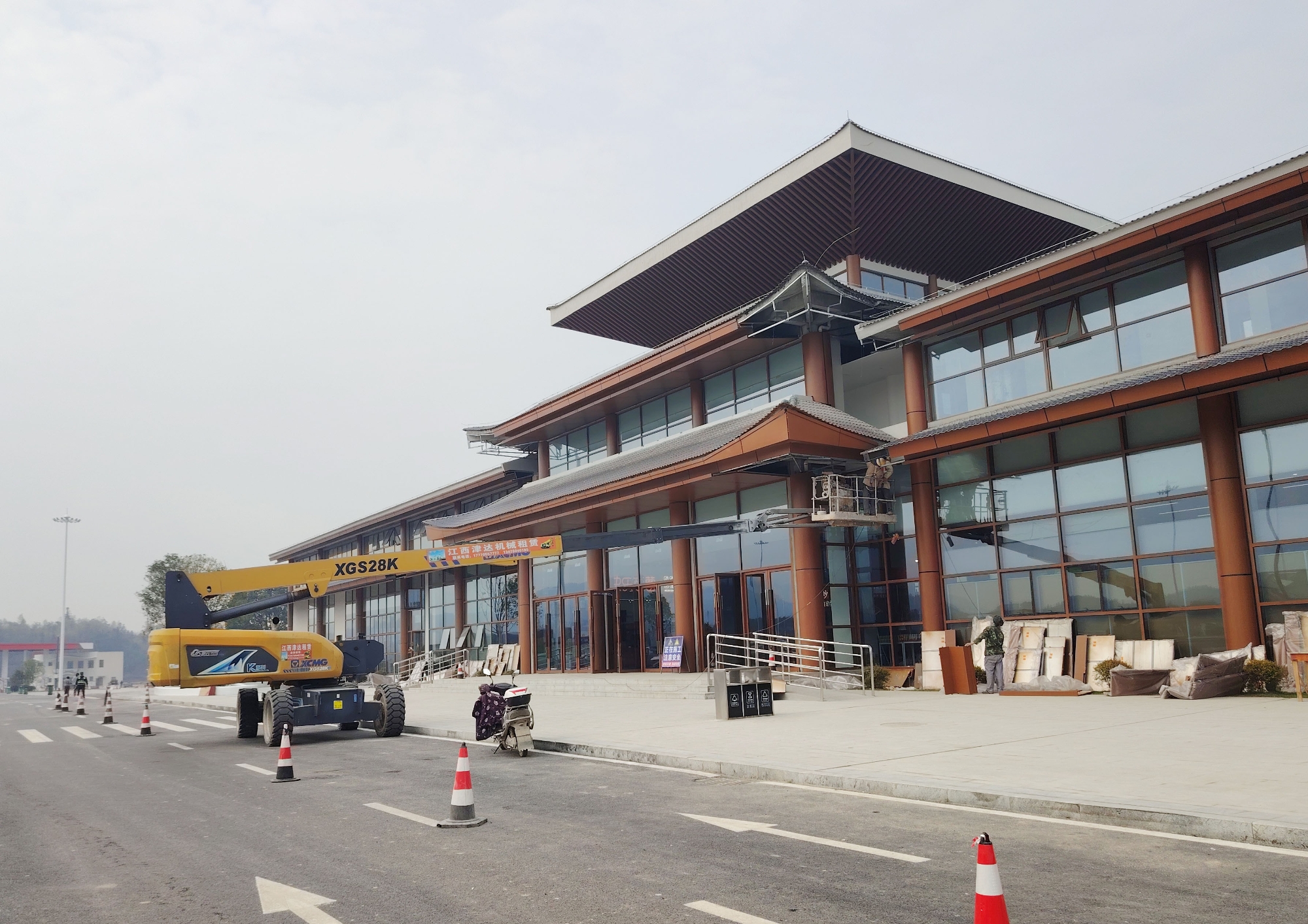 靈活高效筑通途！徐工XGS28K助力江西省吉安市峽江服務區施工