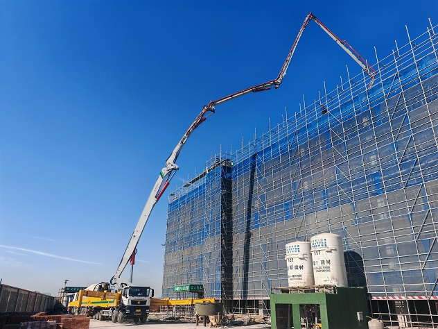 施工連軸轉！徐工75米泵車“火”到全國工地