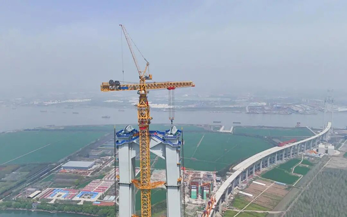 350米高空！徐工超級塔機助力張靖皋大橋再創紀錄